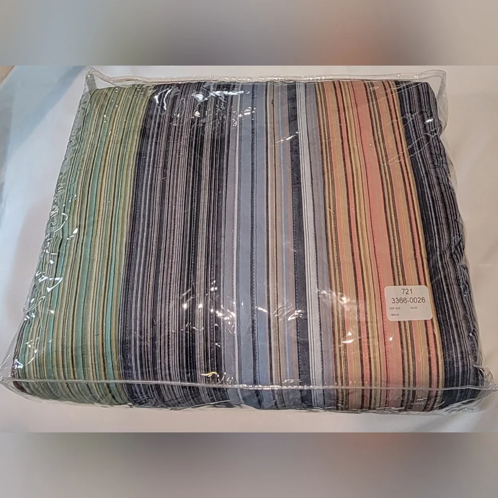 Chic king size bedspread in Multi-colr Stripes, Blue Tones.
